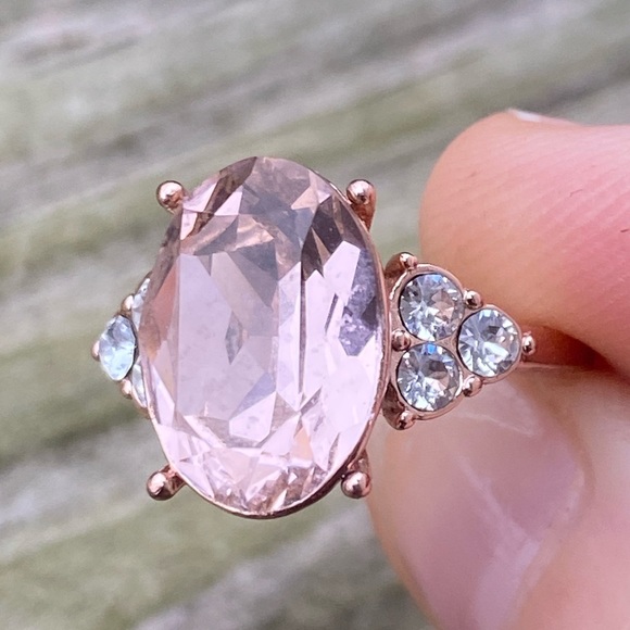 Pink Crystal rose gold plated ring with white crystal accent sz 7 - Picture 15 of 15